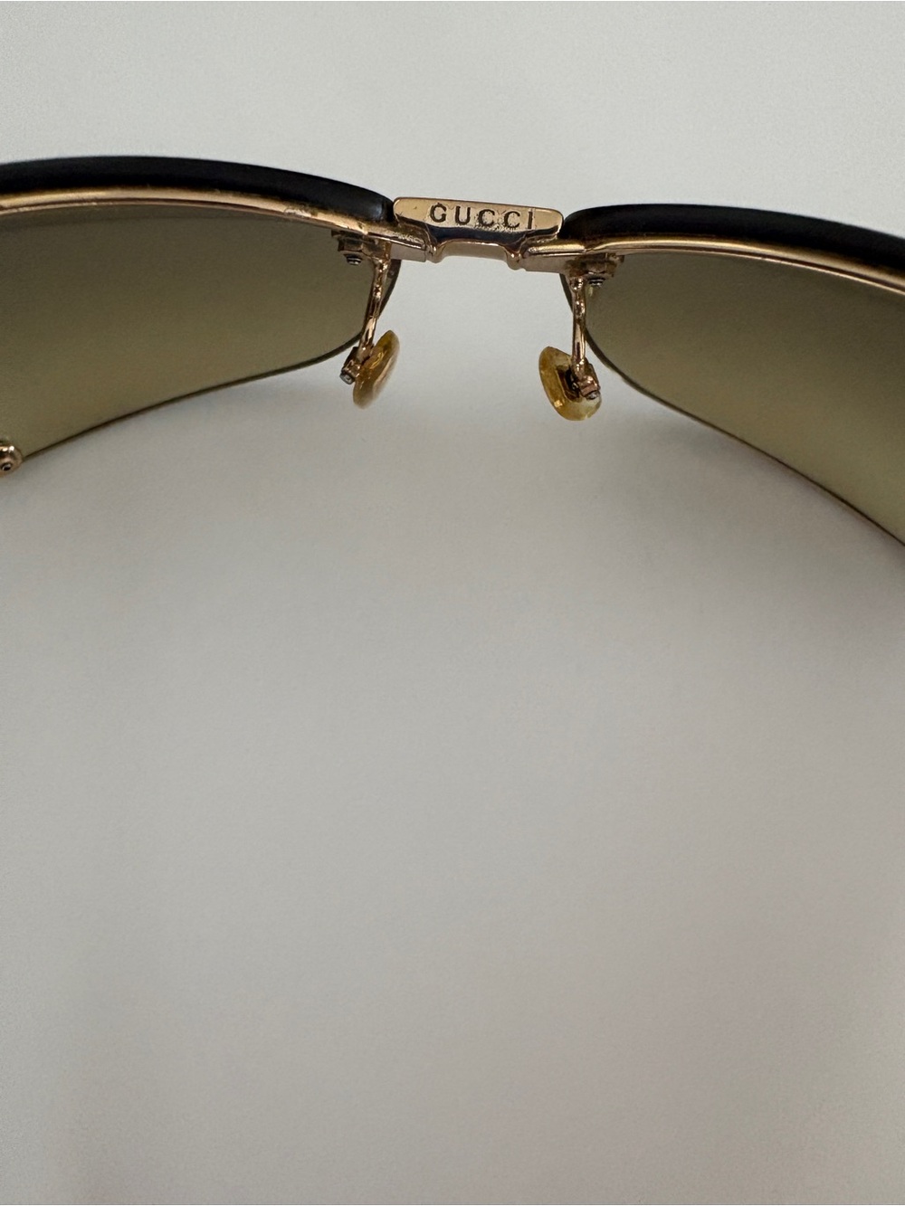 Gucci White Frame Sunglasses with Brown Gradient Lenses and Gold Emblemvintage - Picture 5 of 10